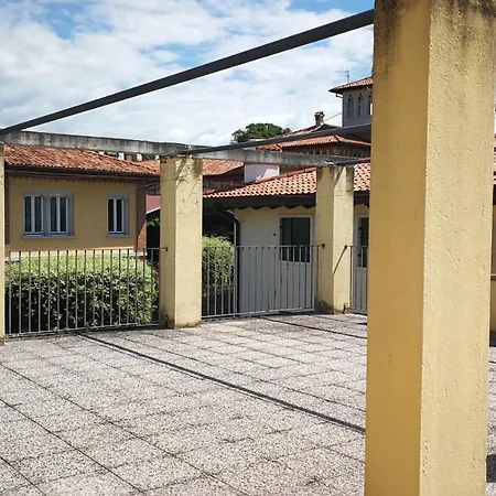 Balconcino Su شقة